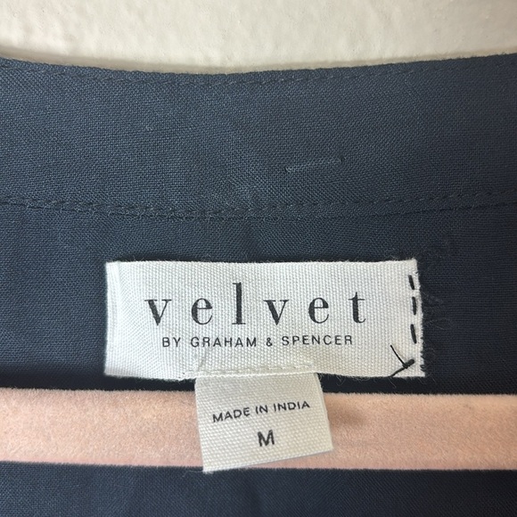 Velvet Chantel Embroidered Vneck Blouse Top Navy Blue size Medium - Picture 4 of 9
